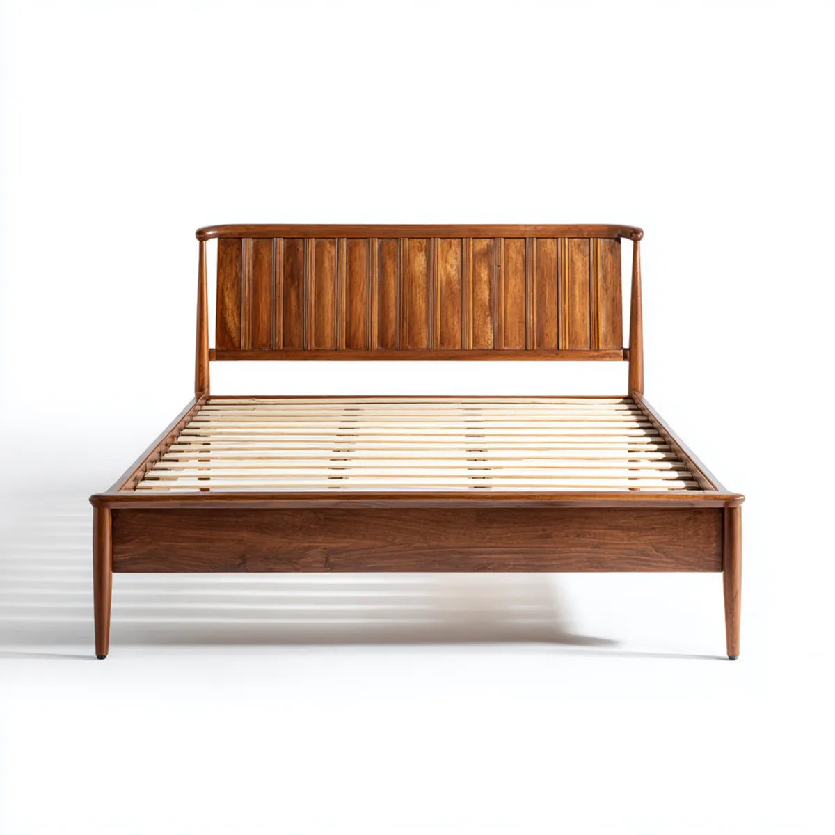 Lit double 160 x 200 cm marron en bois massif avec sommier à lattes tête de lit à barreaux